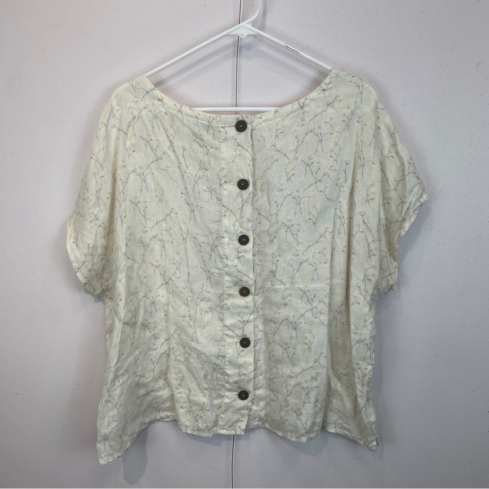 Linen button back top - Picture 2 of 4